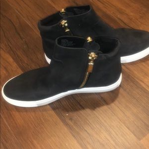 Black high top Kenneth Cole shoes
